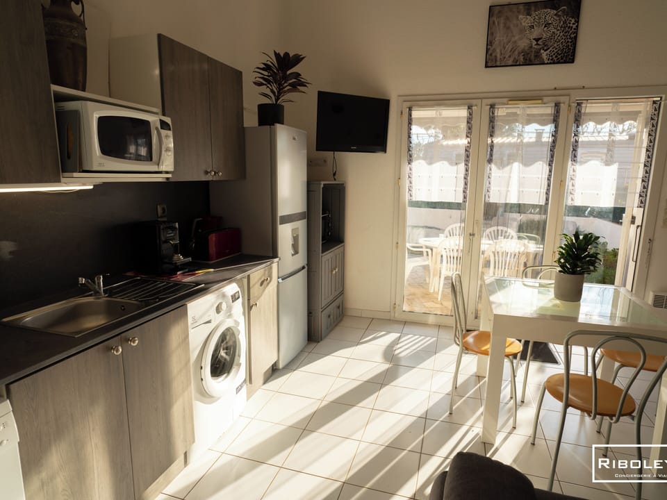 Air-conditioned living room with fully equipped kitchen