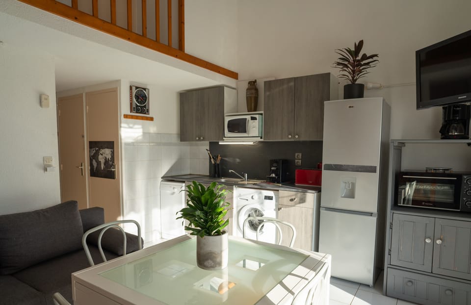 Air-conditioned living room with fully equipped kitchen