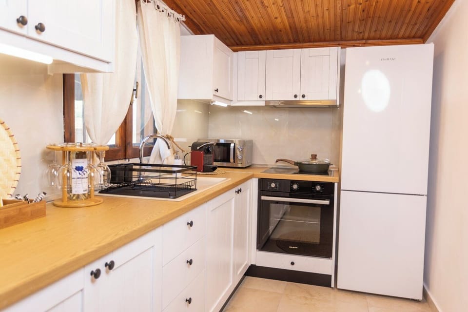 Luxury House, Garden View | Private kitchen | Espresso maker, electric kettle, highchair