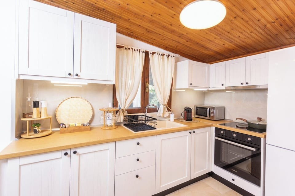 Luxury House, Garden View | Private kitchen | Espresso maker, electric kettle, highchair