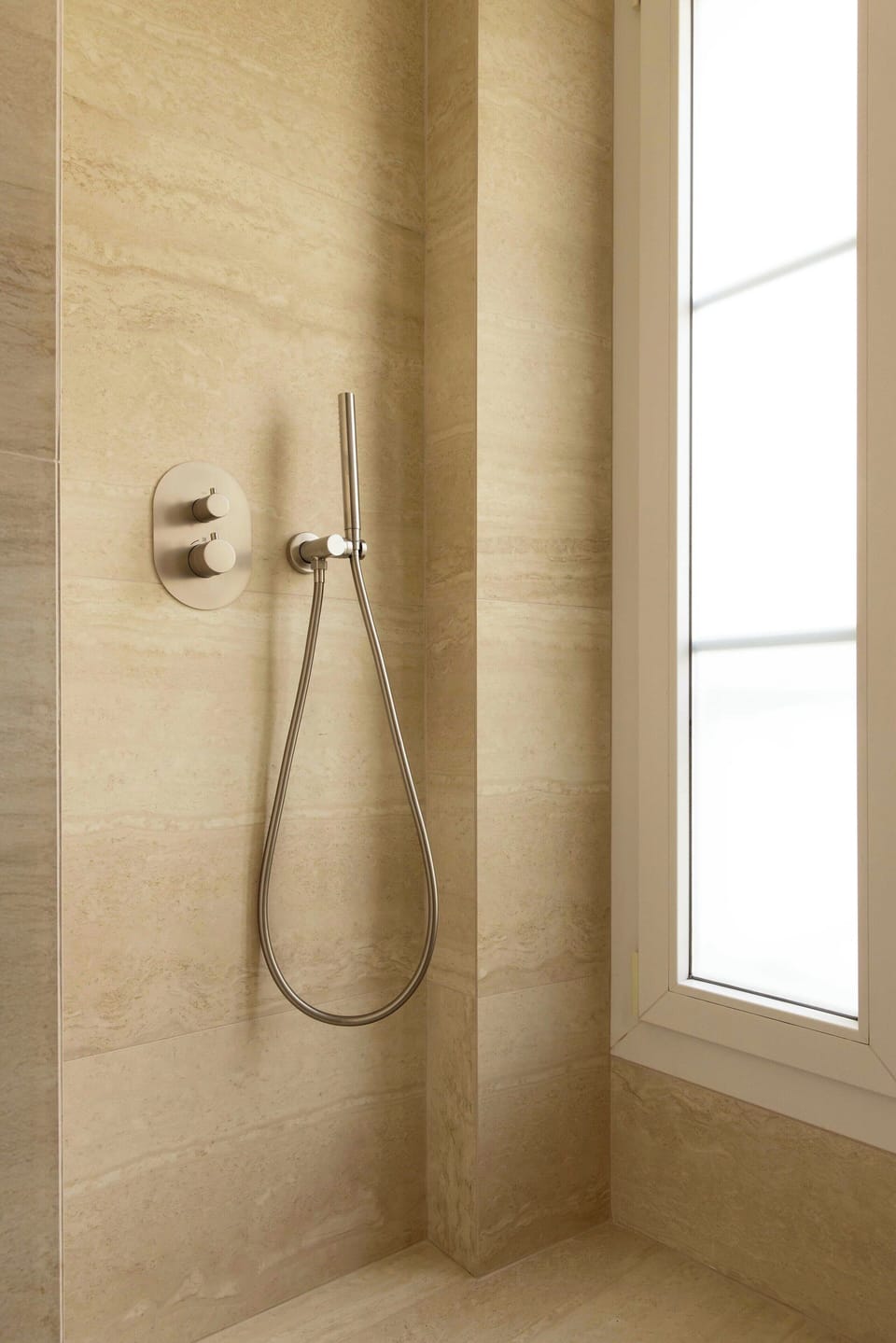 Apartment | Bathroom | Hair dryer, towels, shampoo