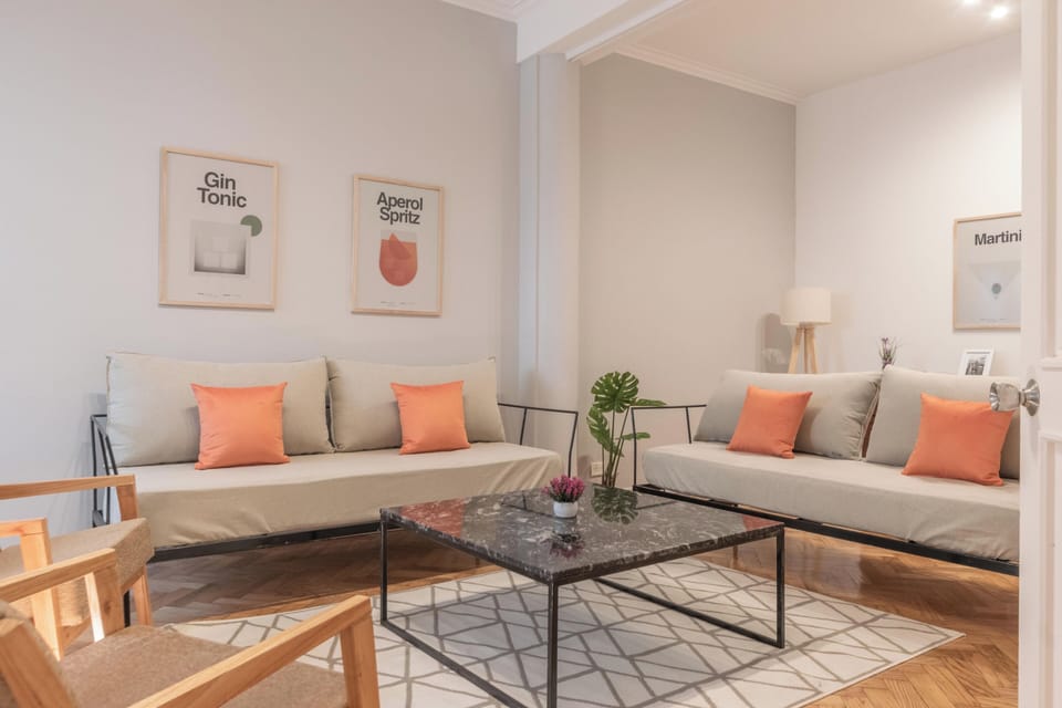 Apartment, 5 Bedrooms | Living area