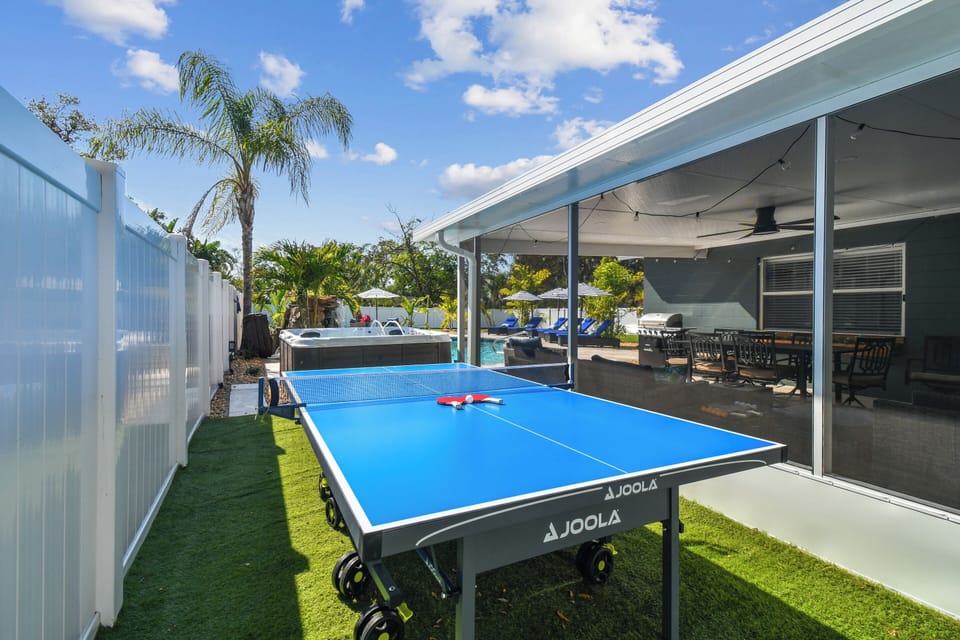 Stay active & entertained with volleyball, ping pong & hot tub in spacious yard