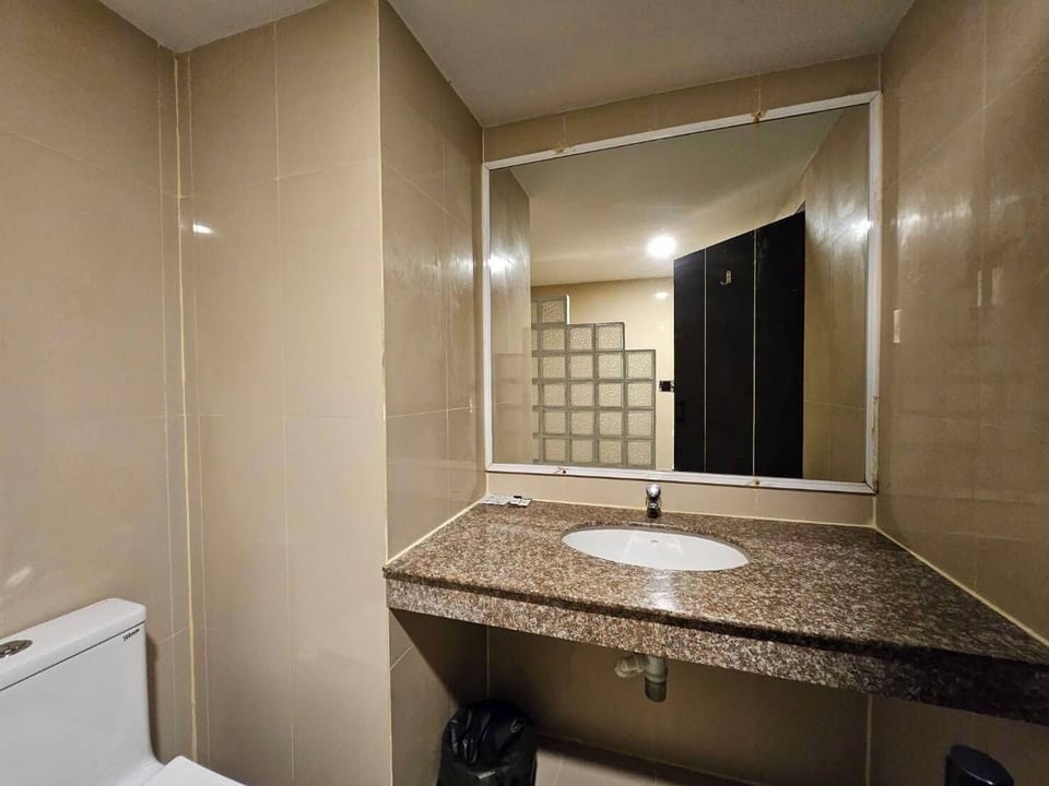 Superior Room | Bathroom | Shower, slippers, towels, toilet paper