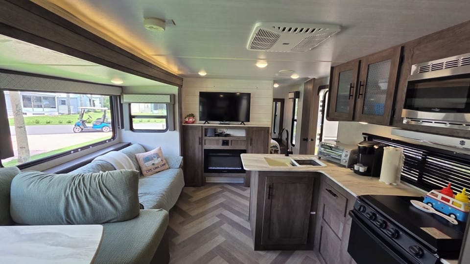 Country Cowboy RV Rental at River Ranch 72 (3460)