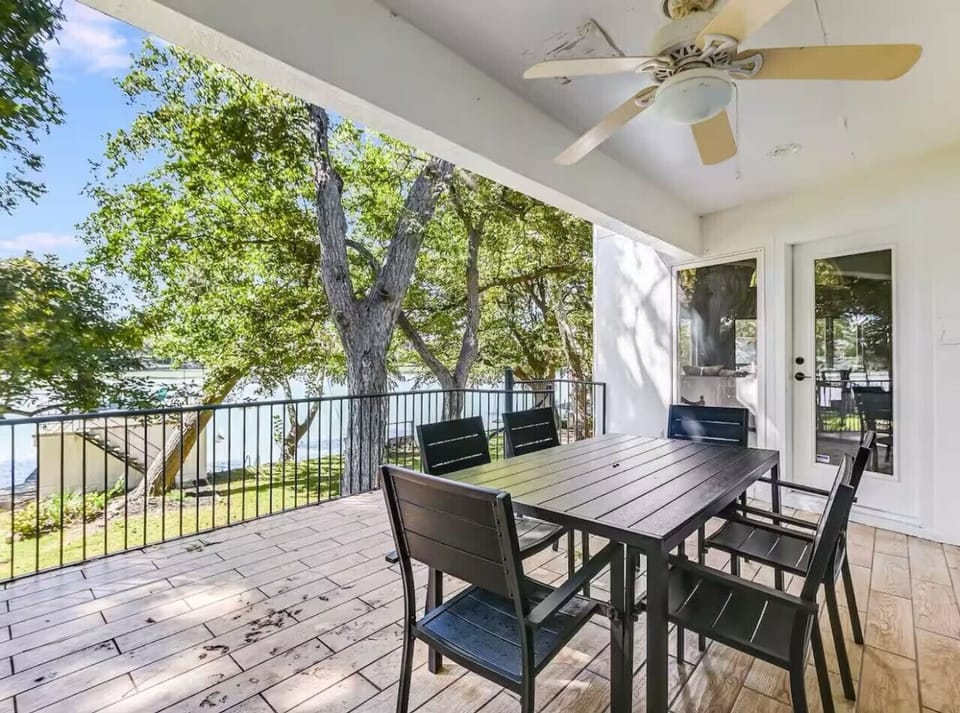 upstairs patio off dining over looking lake