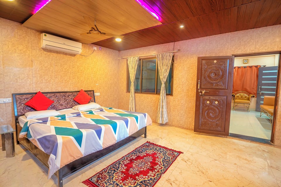 Luxury Room, Multiple Bedrooms, Hill View | Soundproofing, free rollaway beds, free WiFi, bed sheets