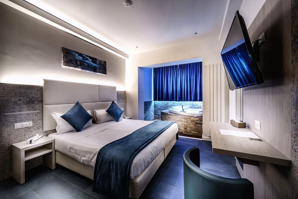 Deluxe Double or Twin Room | In-room safe, desk, laptop workspace, iron/ironing board