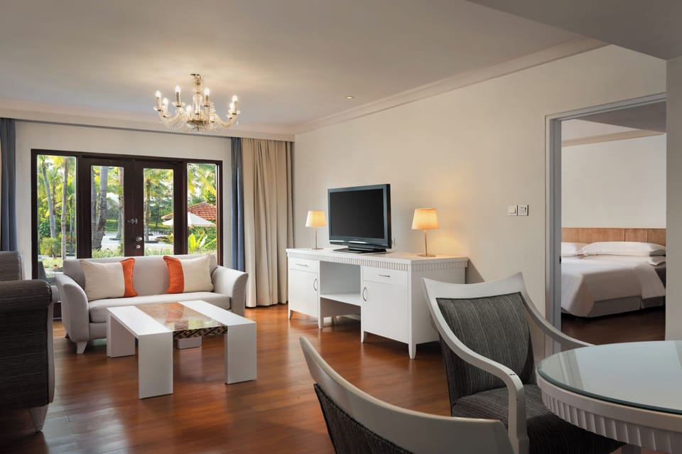 Executive Suite, Pool View | Desk, WiFi (free), bed sheets