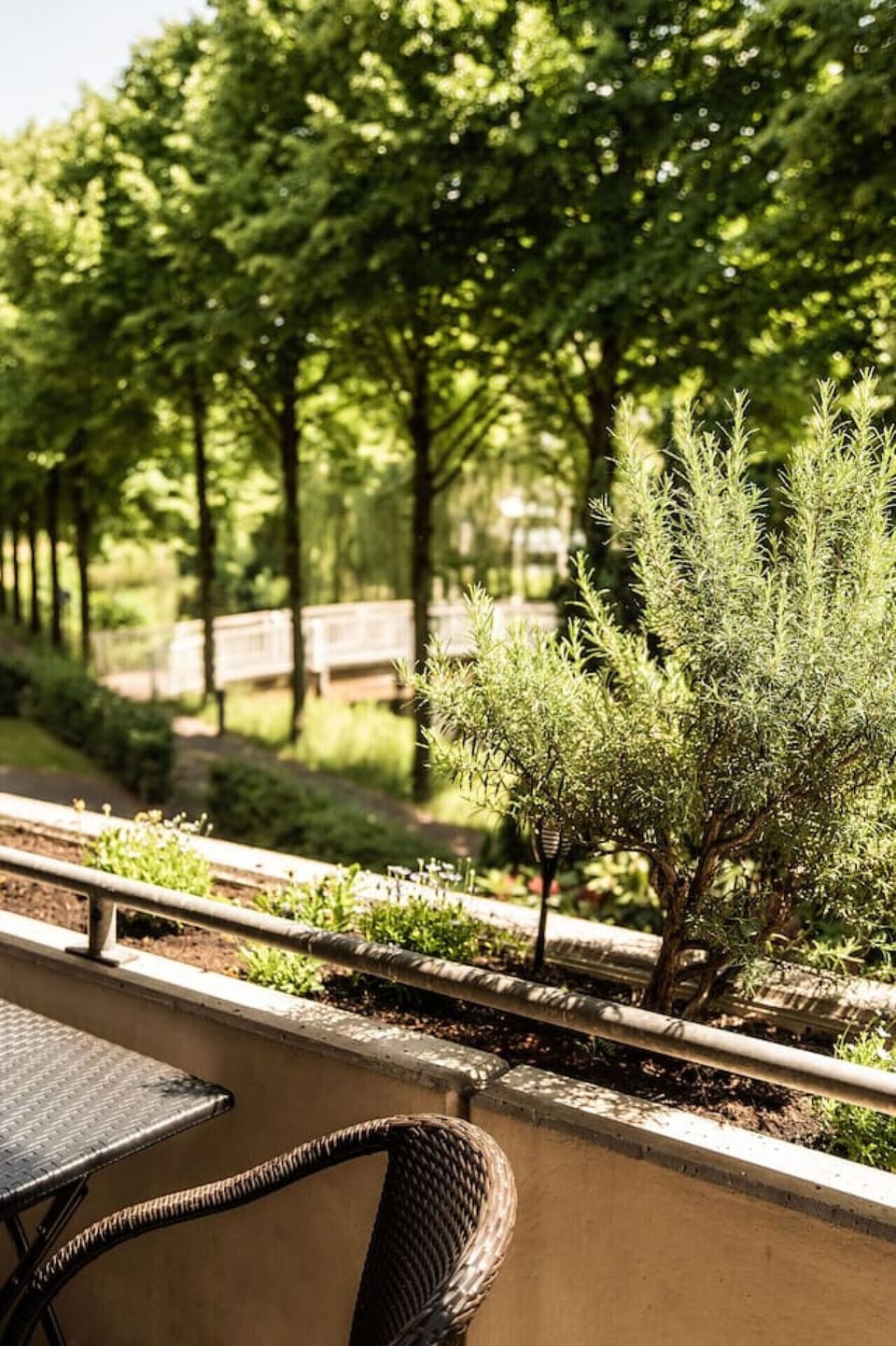 Balkon mit Ausblick aufs Wasser