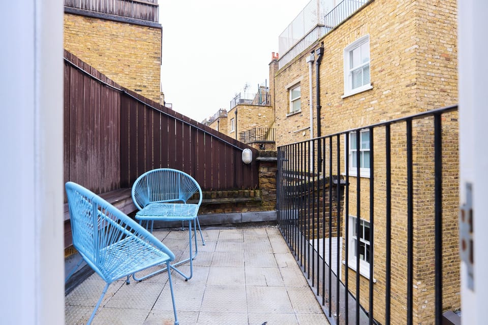 Apartment (2 Bedrooms) | Balcony