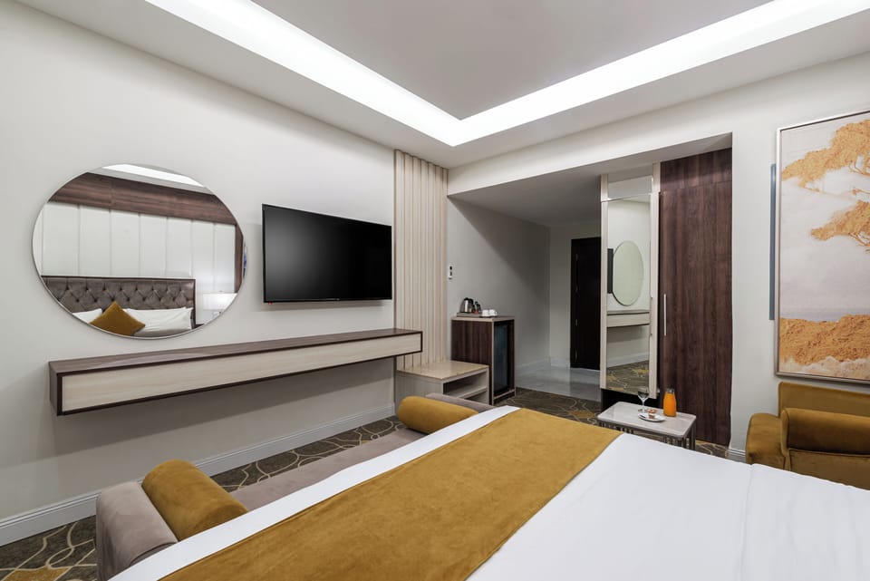 Deluxe Room | Egyptian cotton sheets, premium bedding, minibar, soundproofing