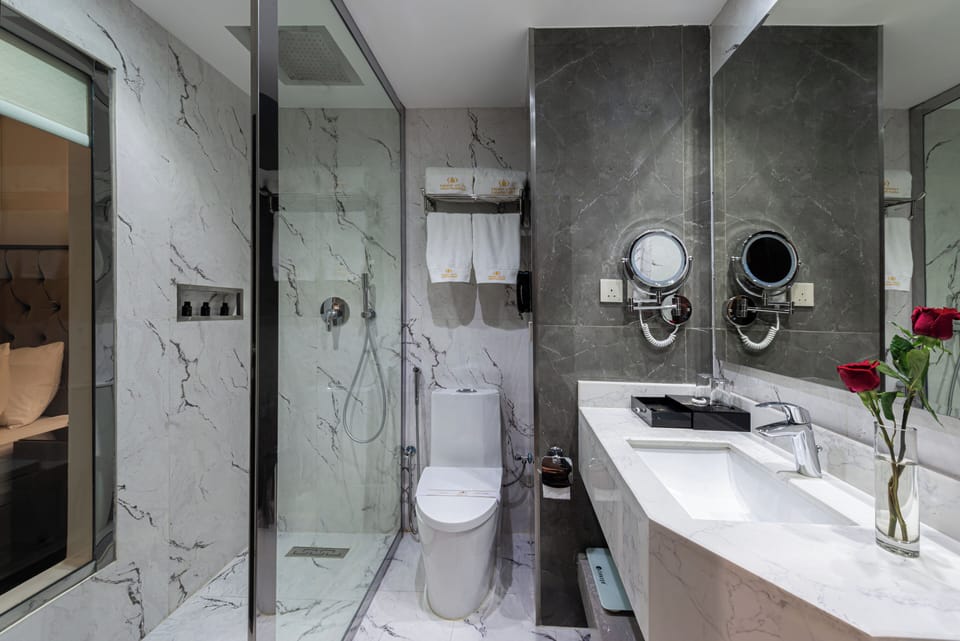 Deluxe Room, Mountain View | Bathroom | Hair dryer, bidet, towels, soap