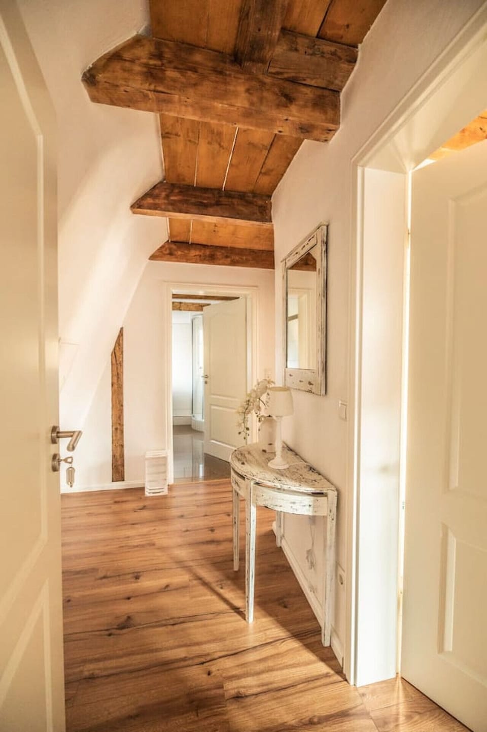 Flur mit Blick in Richtung Badezimmer
