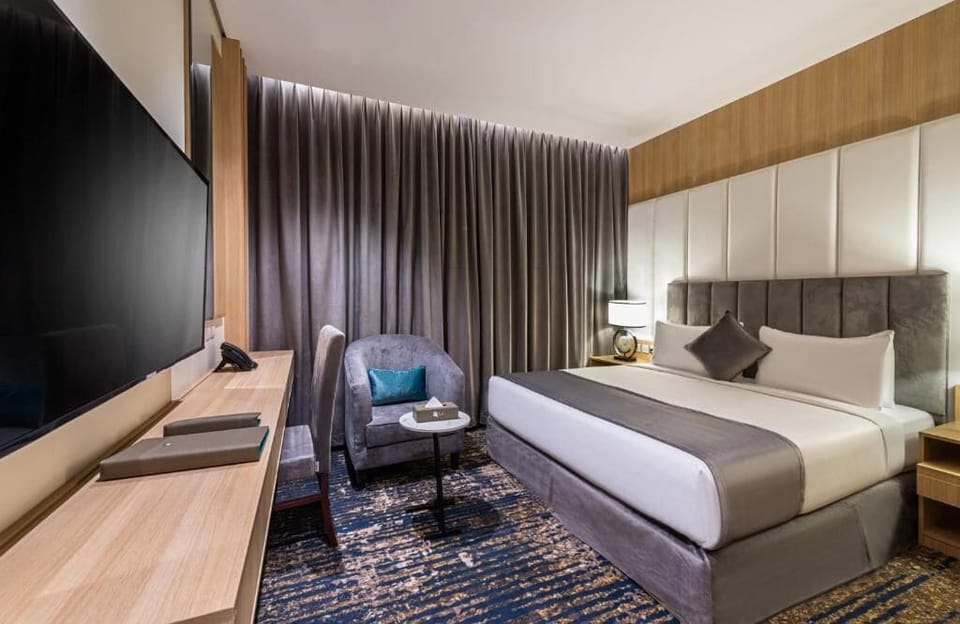 Deluxe Room | Hypo-allergenic bedding, pillowtop beds, minibar, soundproofing
