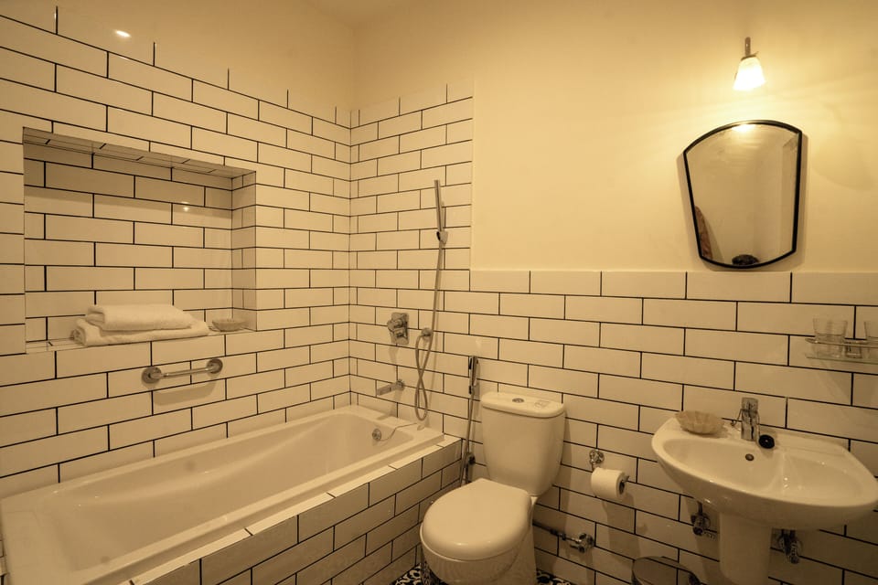 Luxury Room | Bathroom | Free toiletries, hair dryer, bathrobes, towels