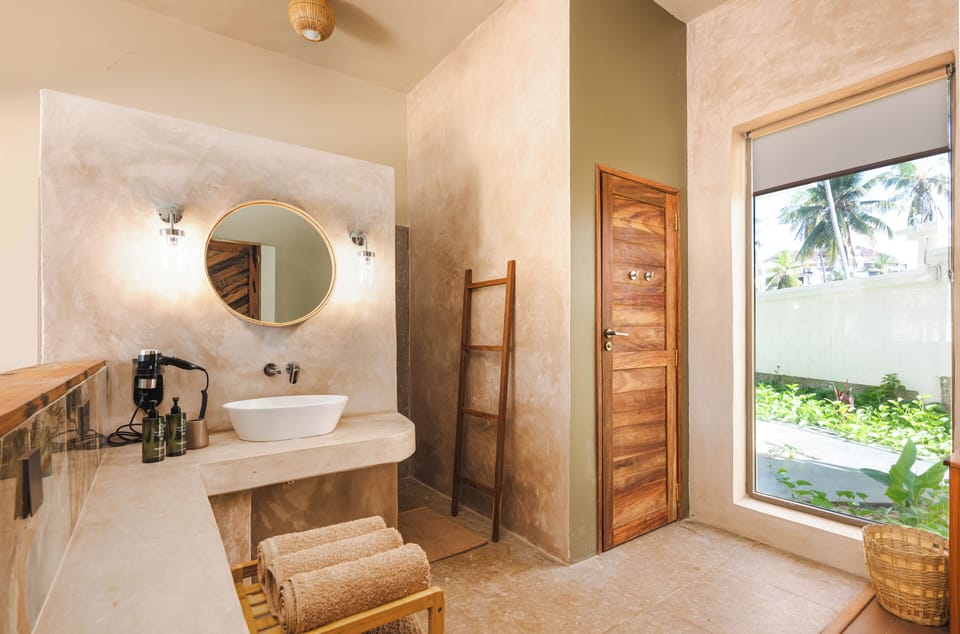Luxury Studio Suite | Bathroom | Hair dryer, bathrobes, towels, soap