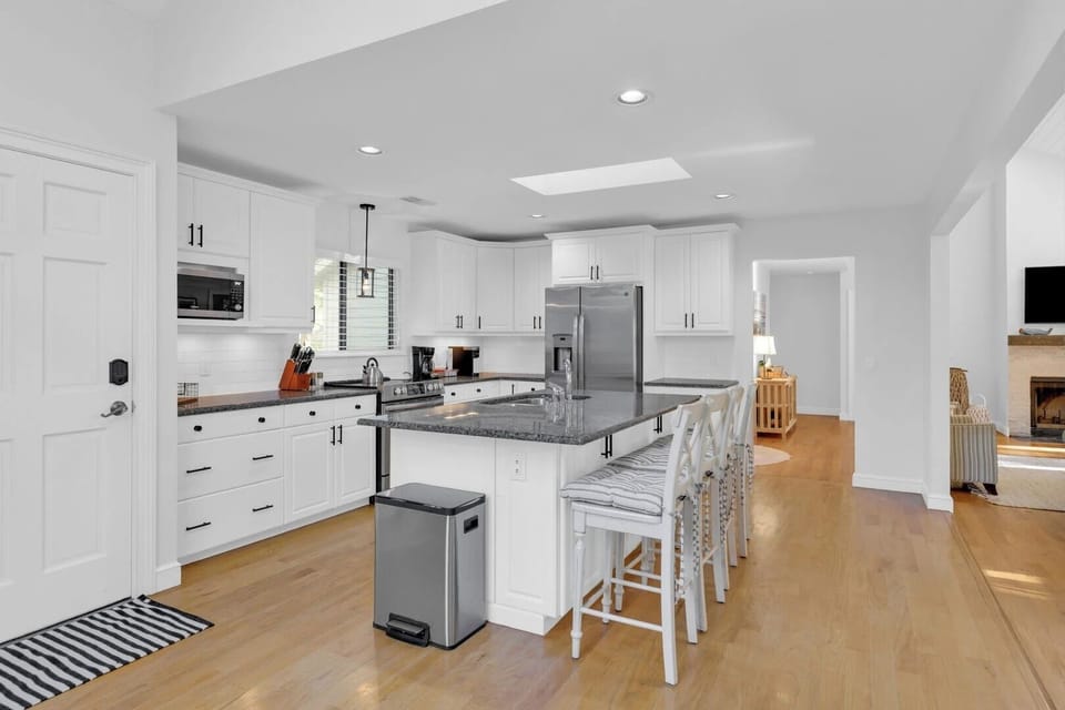 19 Dewberry Lane - Beautiful Gourmet Kitchen