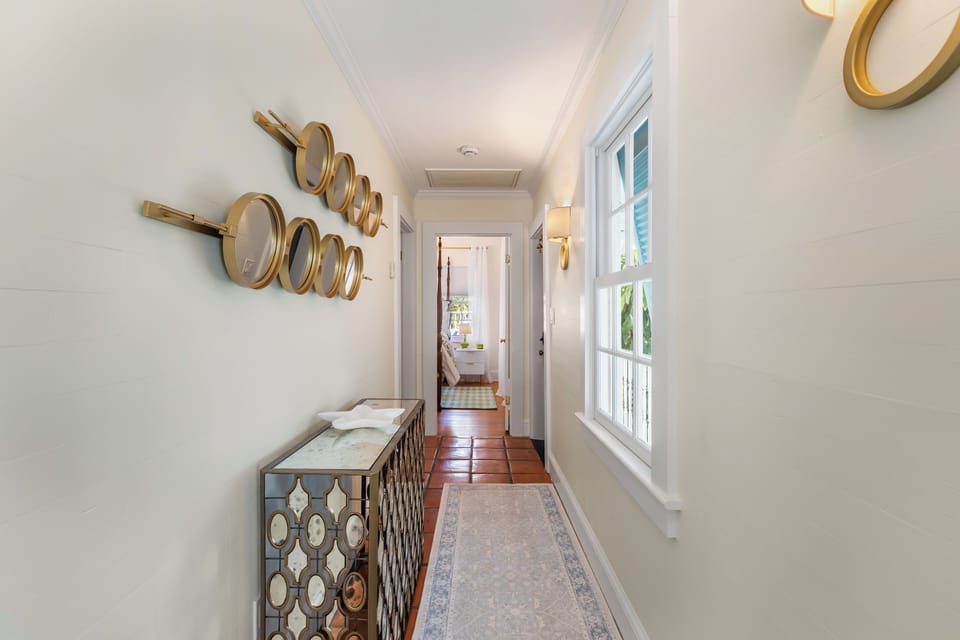 Hallway to bedrooms