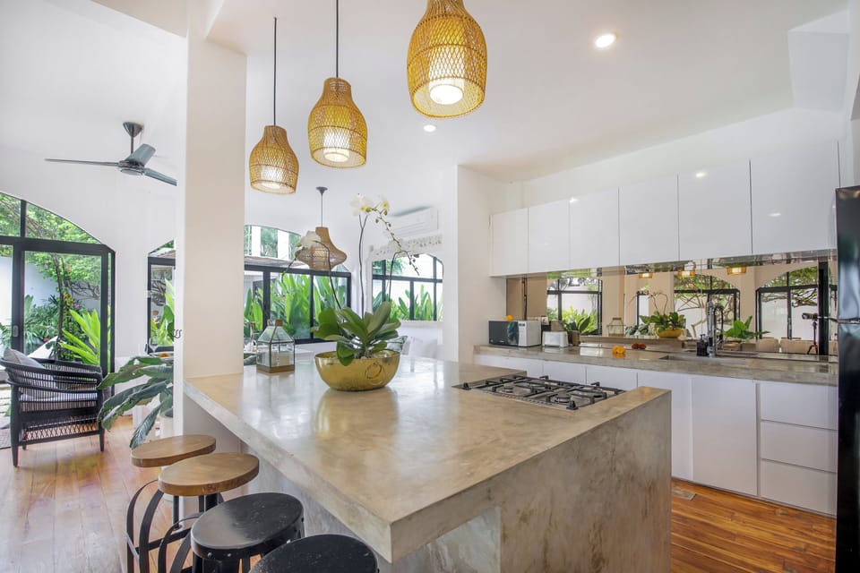 Family Villa, 5 Bedrooms | Private kitchen | Toaster