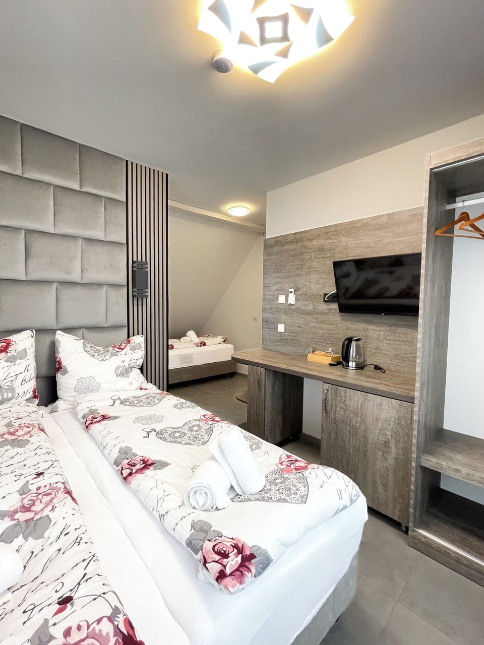 Triple Room | Desk, laptop workspace, soundproofing, WiFi (free)