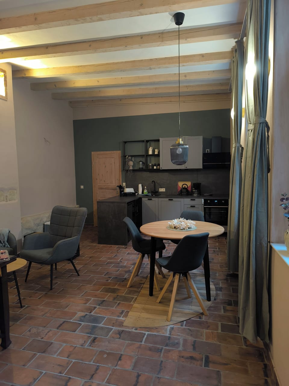 Studio, 1 Bedroom, Smoking, Patio | Living room