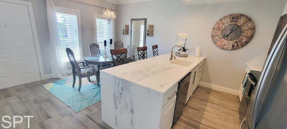 Condo, Multiple Beds, Balcony, Garden View (Coronado 302) | Dining