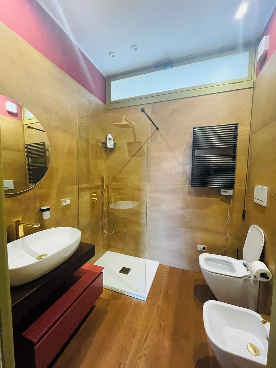 Deluxe Double Room, Sea View | Bathroom | Shower, hair dryer, slippers, bidet