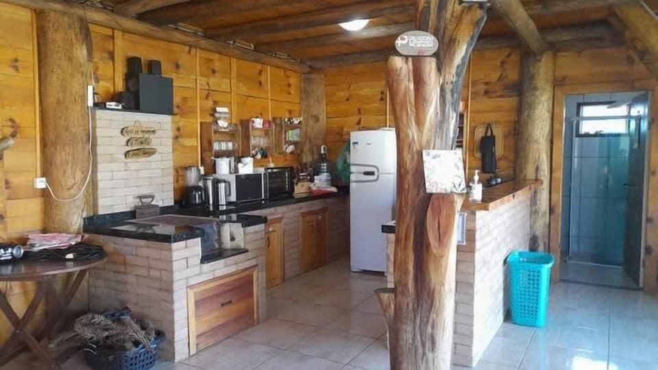 Family Chalet, 3 Bedrooms, Partial Lake View | Private kitchen