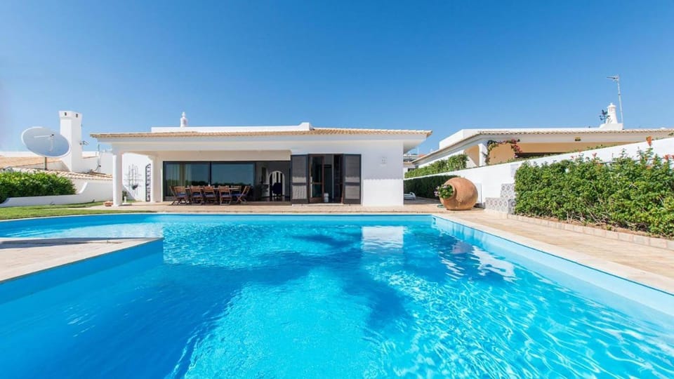 Indulge in serene luxury with a private swimming pool and timeless charm, perfect for your ultimate getaway. 

#AlgarveEscape #RefinedRetreat #Luxuryvilla
