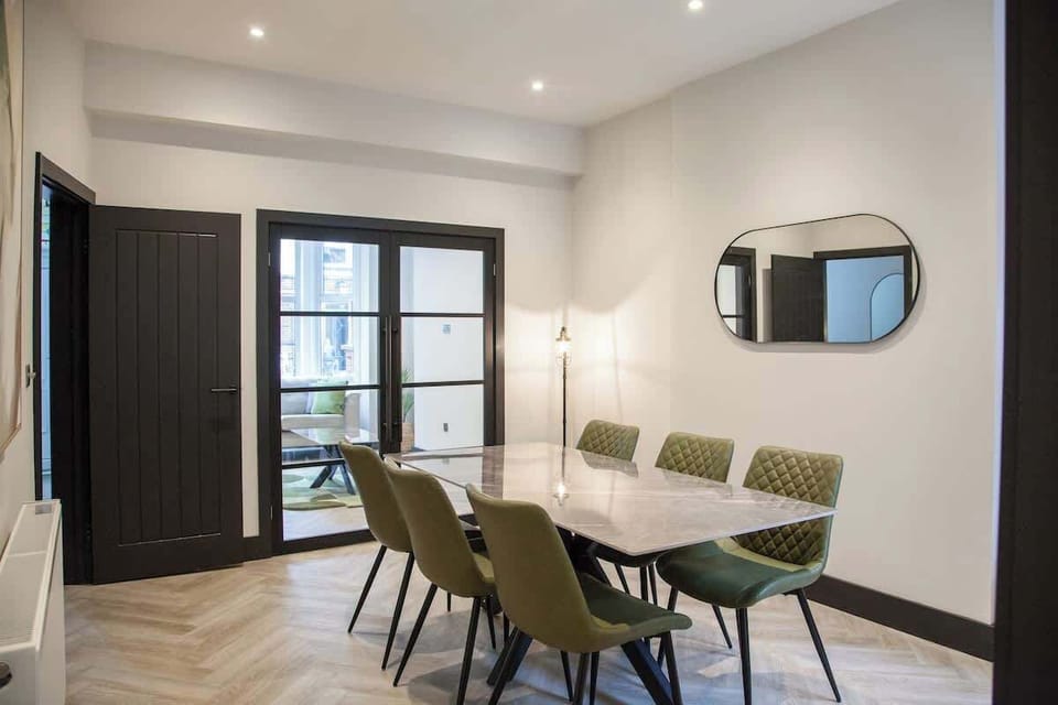 Dining table with 6 seats that leads onto the living room