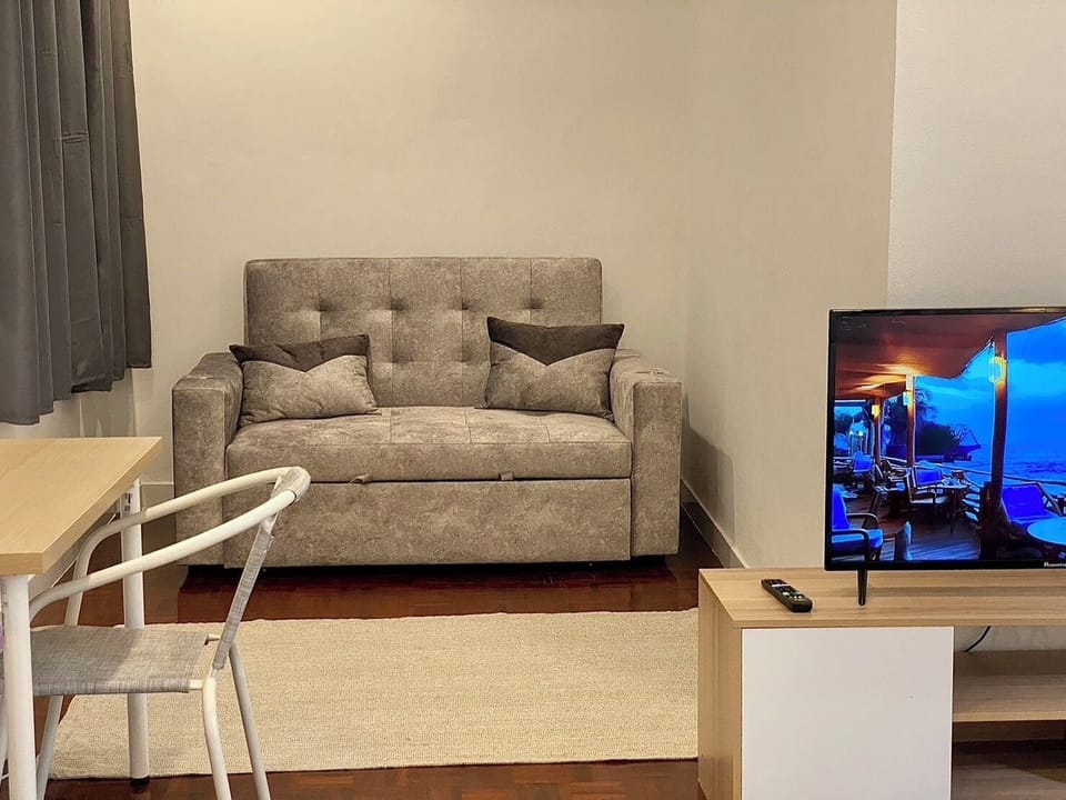 Deluxe Room | Desk, laptop workspace, soundproofing, free WiFi
