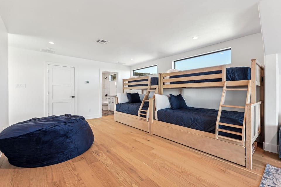 2 fulls, 2 twins, 2 twin trundles