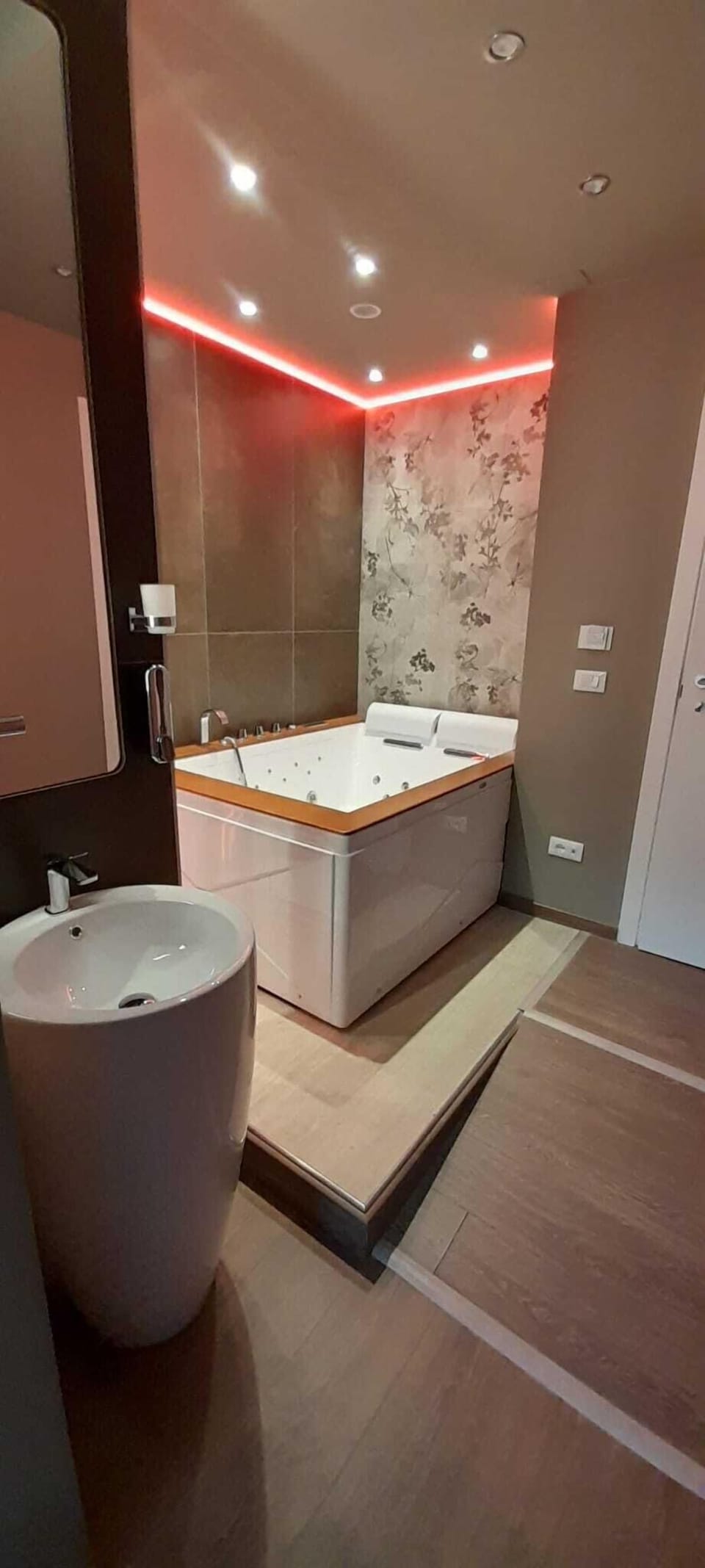 Separate tub and shower, hair dryer, bidet, towels