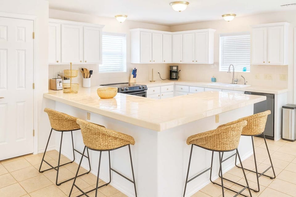 House, Multiple Beds, Pool Access, Partial Ocean View (Tranquil Turquoise Retreat) | Private kitchen | Fridge, microwave, oven, stovetop