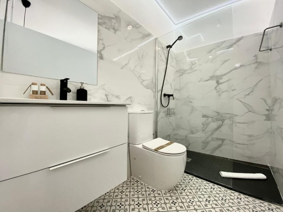 Shower, towels, soap, shampoo