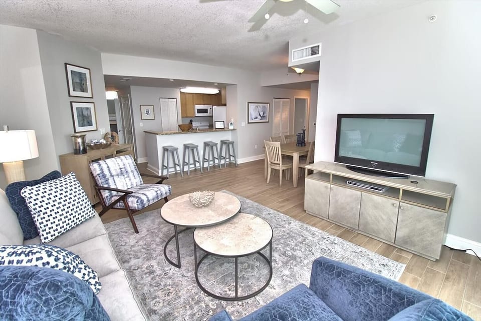 Condo, Multiple Beds (Aqua Resort 1111) | Living area