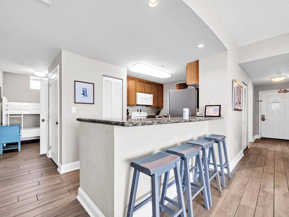 Condo, Multiple Beds (Aqua Resort 1111) | Interior