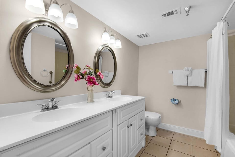 Emerald Surf 106 Apartment in Pensacola Beach