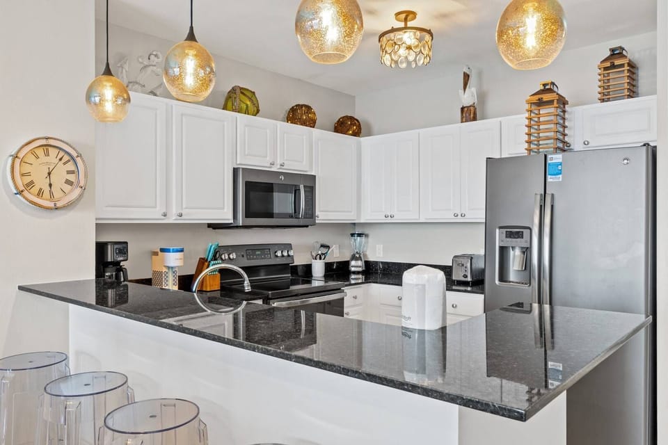 Kitchen - Whether a quick breakfast or a gourmet dinner, this kitchen delivers with modern appliances, gorgeous counters, and full amenities for every meal.