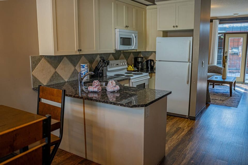 Fully equipped kitchenette