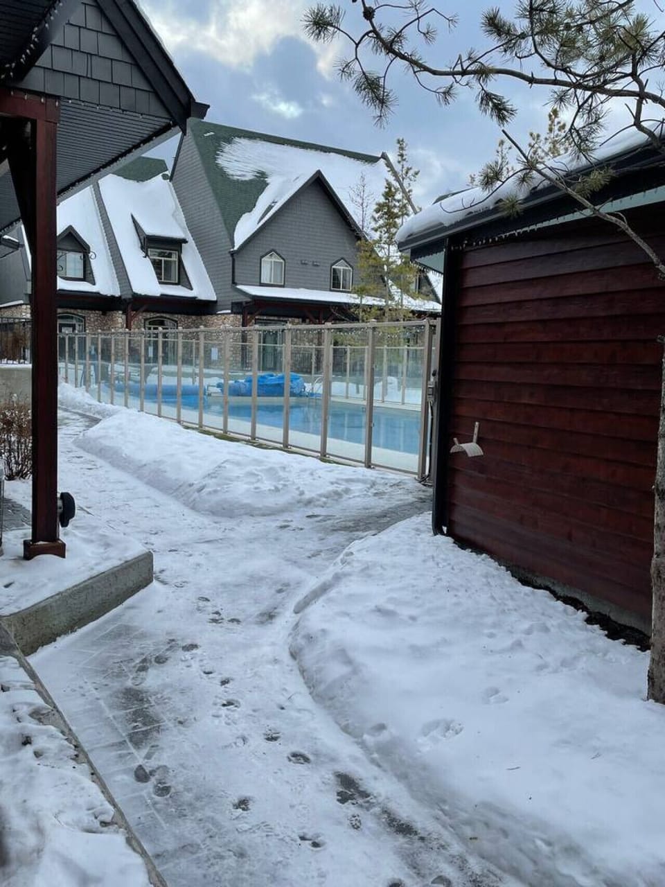Shared pool & hot tub