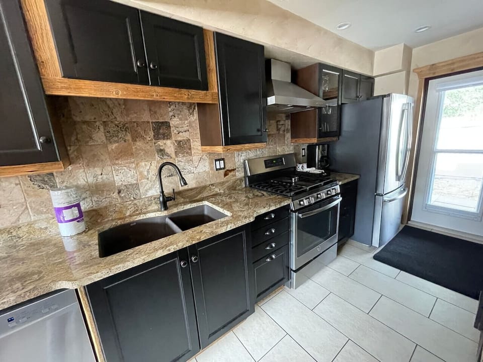 Full kitchen