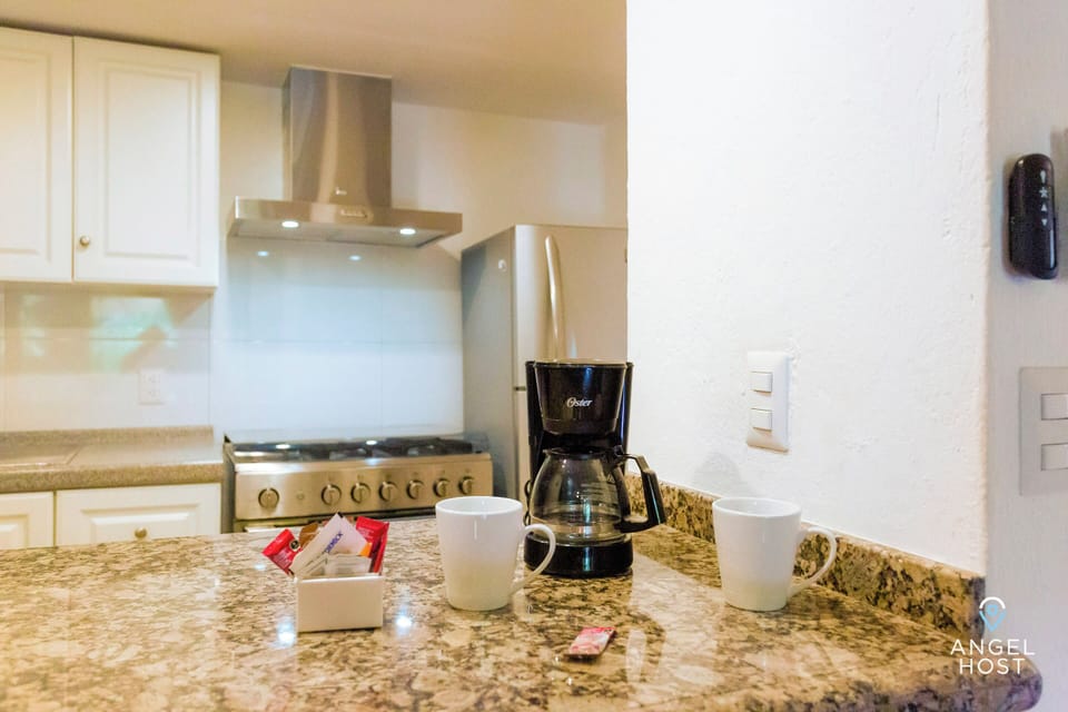 Studio, 2 Double Beds | Private kitchen