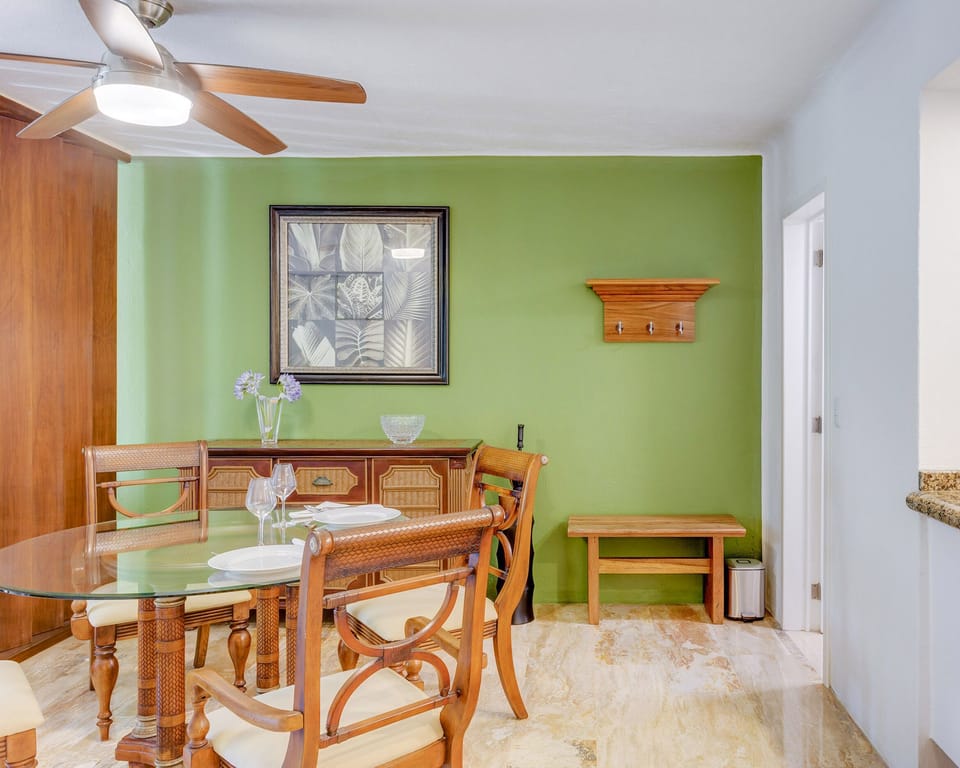 Studio, 2 Double Beds | In-room dining