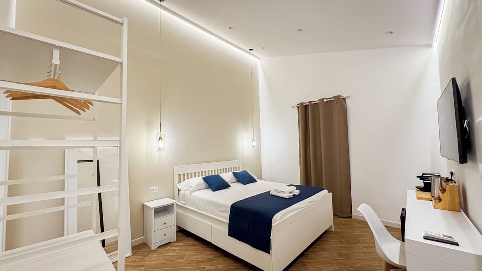 Classic Townhome | 1 bedroom, desk, free WiFi