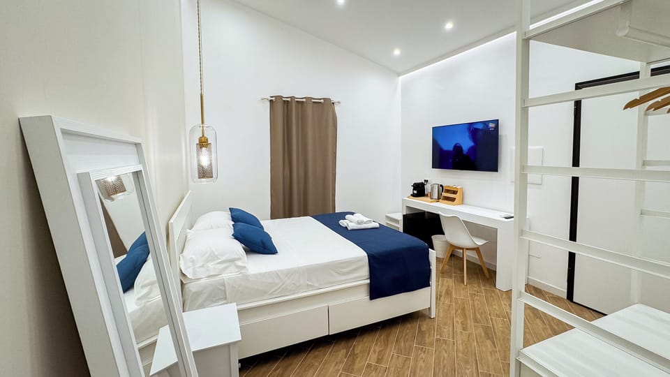 Classic Townhome | 1 bedroom, desk, free WiFi