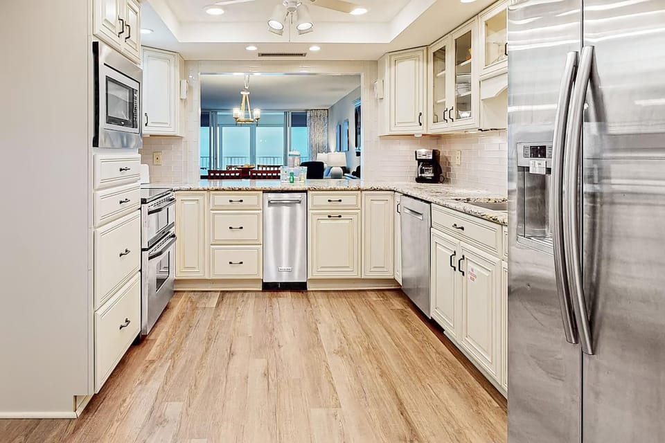 Condo, Multiple Beds (Shoreline Towers 3094) | Private kitchen | Oven, toaster
