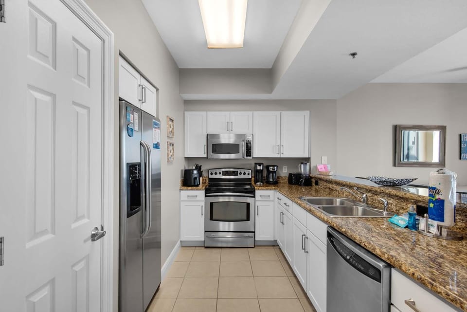 Condo, 1 Queen Bed with Sofa bed (Ariel Dunes II 2105) | Private kitchen | Oven, toaster