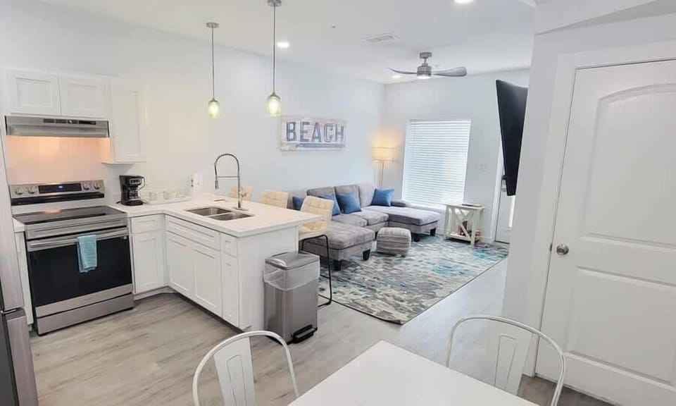 Condo, Multiple Beds, Kitchen, Garden View (Villas de Laguna 3) | Interior